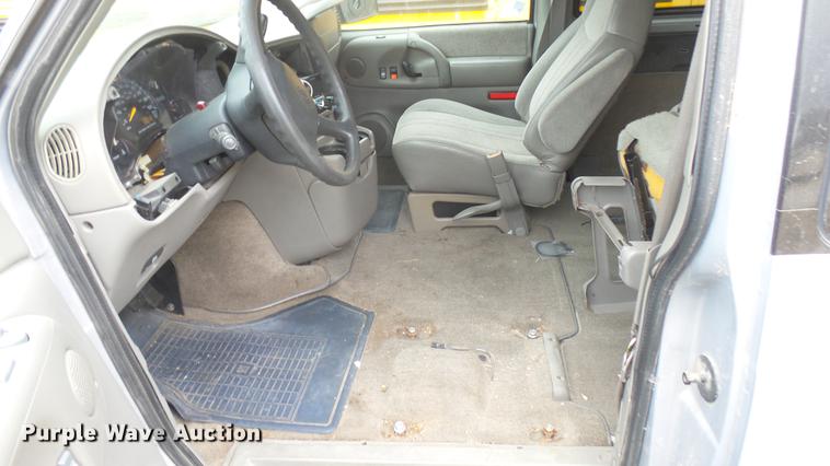 image for item DX9859 2000 Chevrolet Astro van