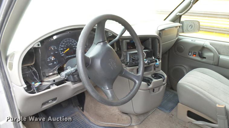 image for item DX9859 2000 Chevrolet Astro van