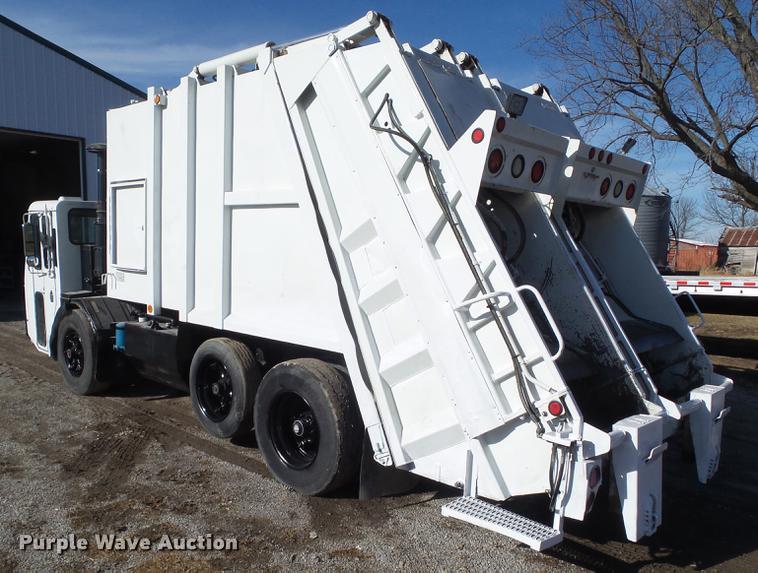 image for item DZ9193 1998 Crane Carrier Low Entry refuse truck
