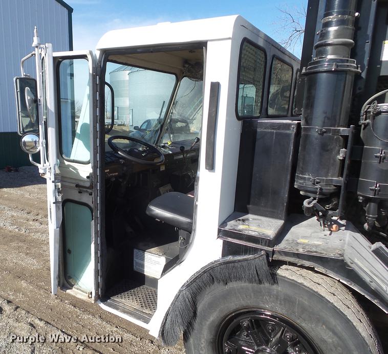 image for item DZ9193 1998 Crane Carrier Low Entry refuse truck