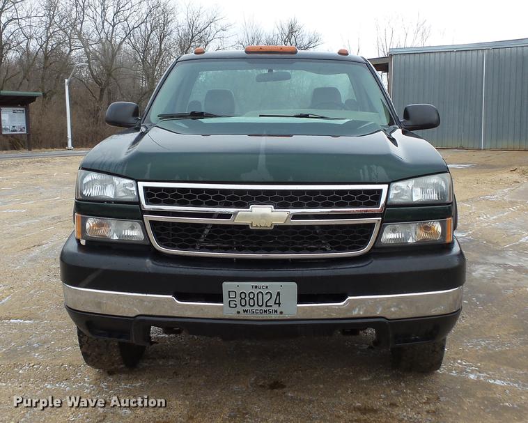 image for item EA9664 2005 Chevrolet Silverado 2500HD pickup truck