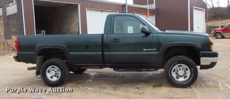 image for item EA9664 2005 Chevrolet Silverado 2500HD pickup truck
