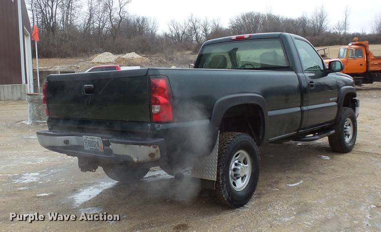 image for item EA9664 2005 Chevrolet Silverado 2500HD pickup truck