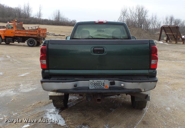 image for item EA9664 2005 Chevrolet Silverado 2500HD pickup truck