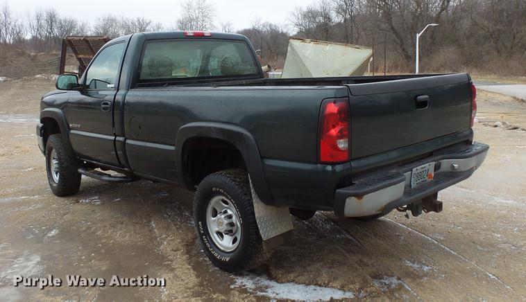 image for item EA9664 2005 Chevrolet Silverado 2500HD pickup truck