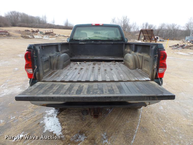 image for item EA9664 2005 Chevrolet Silverado 2500HD pickup truck