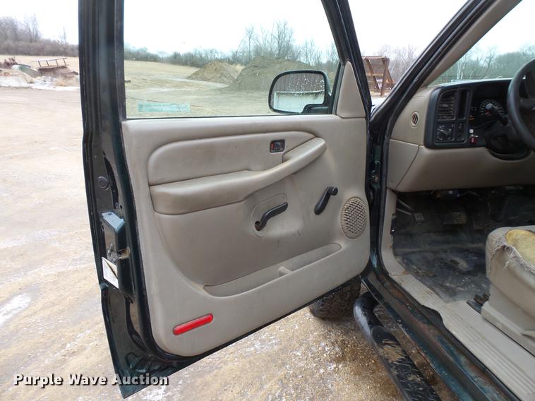 image for item EA9664 2005 Chevrolet Silverado 2500HD pickup truck