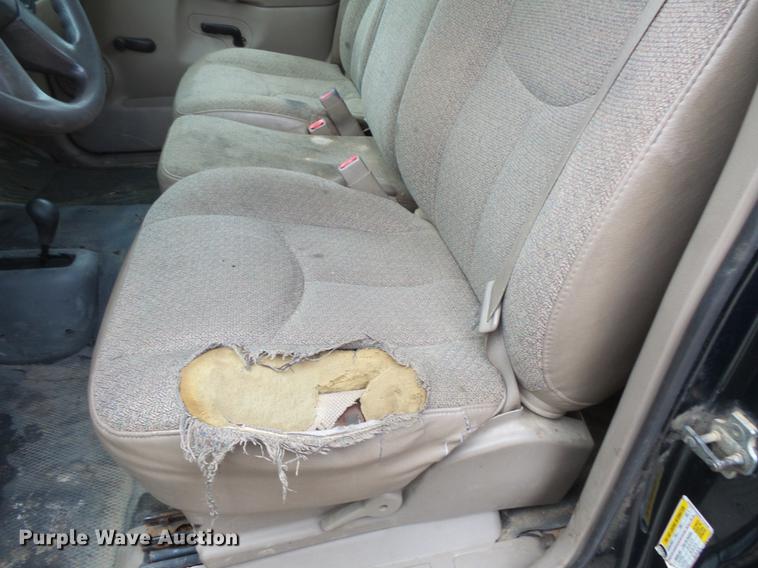 image for item EA9664 2005 Chevrolet Silverado 2500HD pickup truck