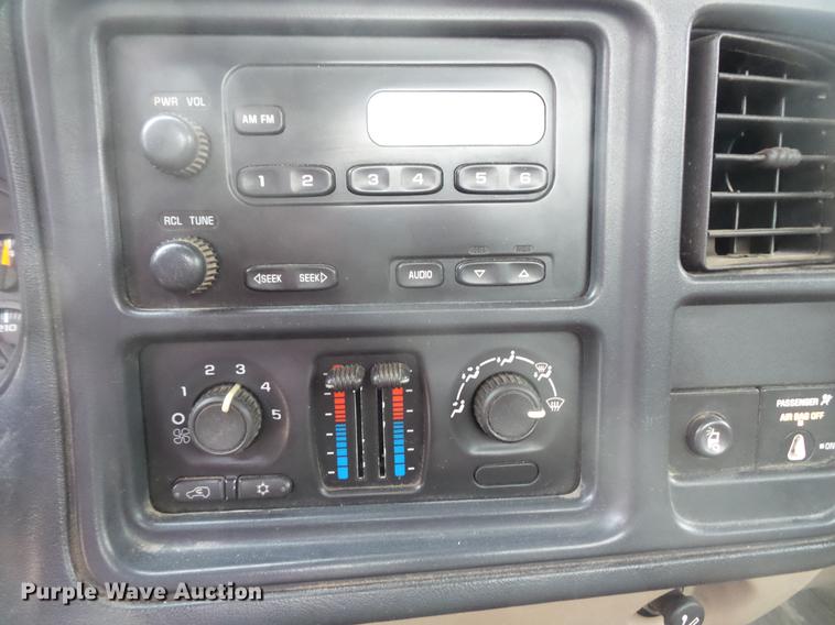 image for item EA9664 2005 Chevrolet Silverado 2500HD pickup truck