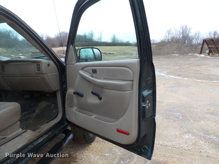 image for item EA9664 2005 Chevrolet Silverado 2500HD pickup truck