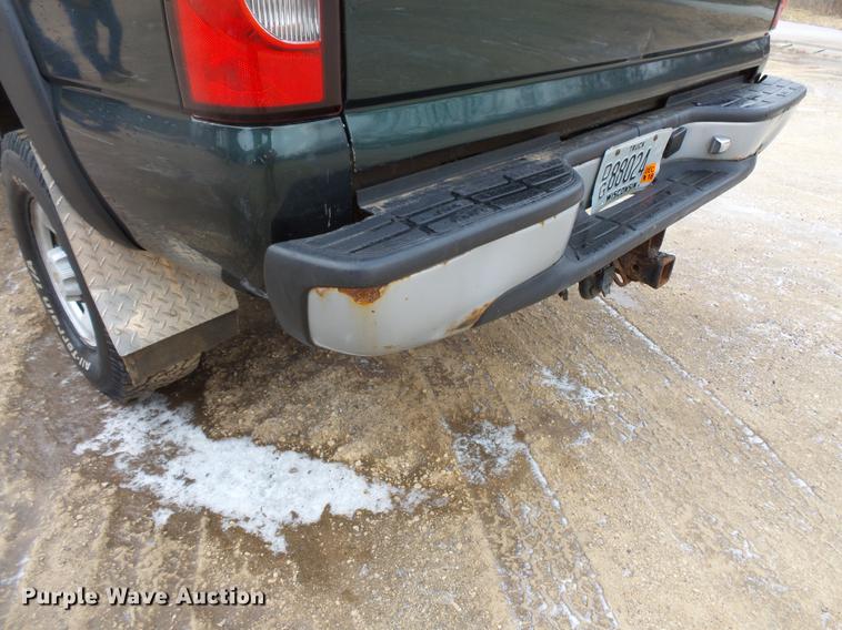 image for item EA9664 2005 Chevrolet Silverado 2500HD pickup truck