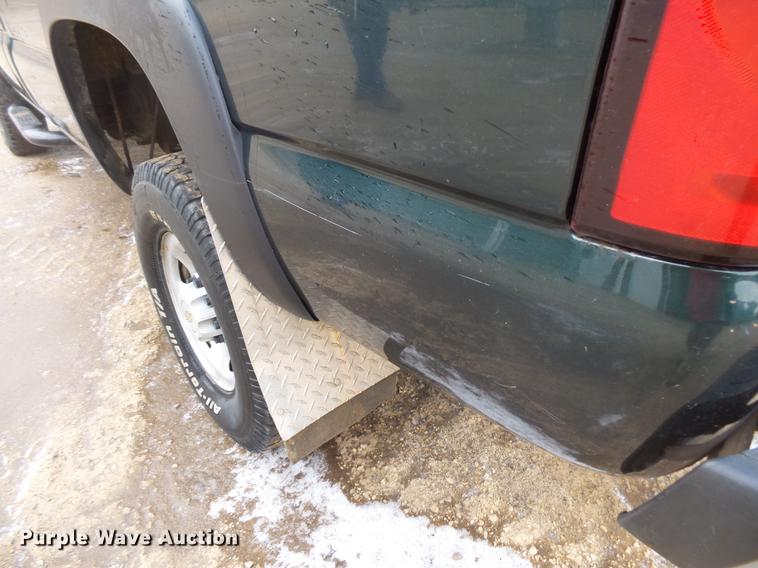 image for item EA9664 2005 Chevrolet Silverado 2500HD pickup truck