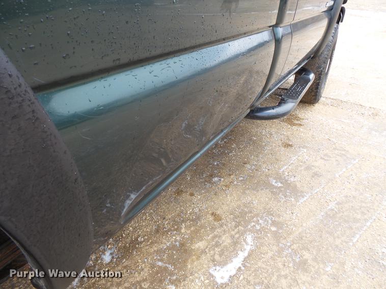 image for item EA9664 2005 Chevrolet Silverado 2500HD pickup truck