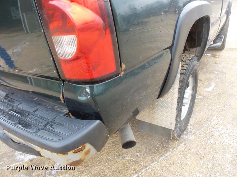 image for item EA9664 2005 Chevrolet Silverado 2500HD pickup truck