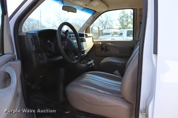 image for item EC9396 2006 Chevrolet Express 3500 Extended van