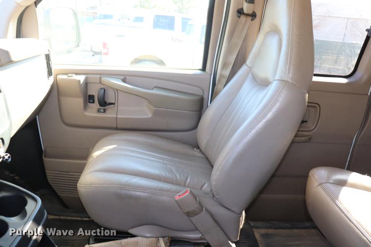 image for item EC9396 2006 Chevrolet Express 3500 Extended van