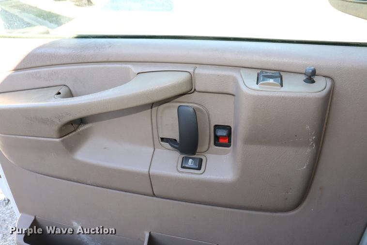 image for item EC9396 2006 Chevrolet Express 3500 Extended van