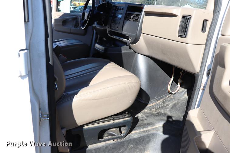 image for item EC9396 2006 Chevrolet Express 3500 Extended van