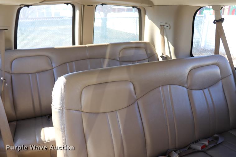 image for item EC9396 2006 Chevrolet Express 3500 Extended van