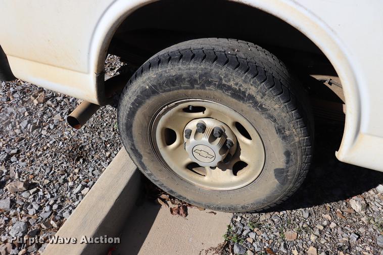 image for item EC9396 2006 Chevrolet Express 3500 Extended van