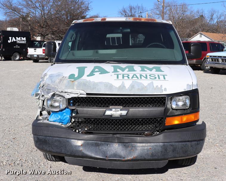 image for item EC9397 2005 Chevrolet Express 3500 Extended van