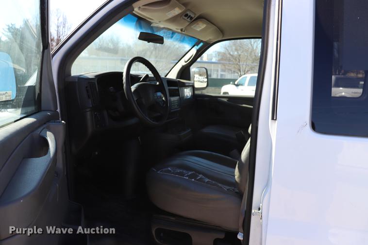 image for item EC9397 2005 Chevrolet Express 3500 Extended van