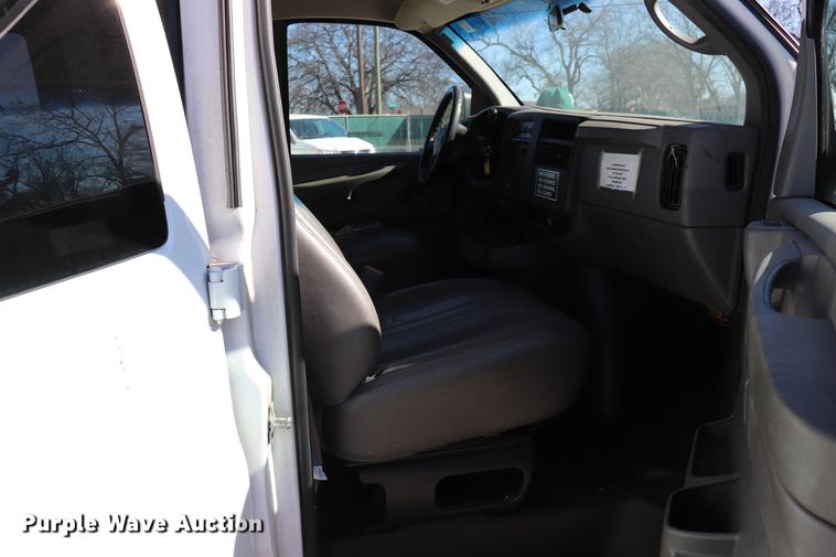 image for item EC9397 2005 Chevrolet Express 3500 Extended van