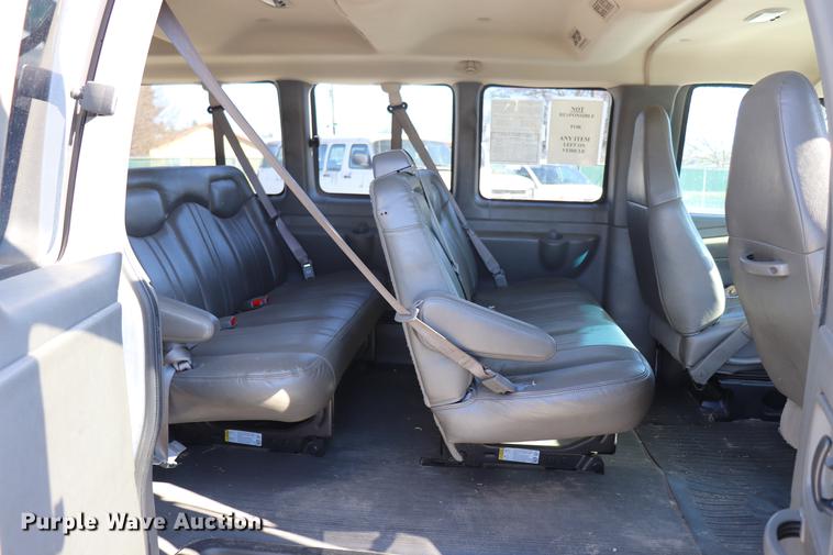 image for item EC9397 2005 Chevrolet Express 3500 Extended van
