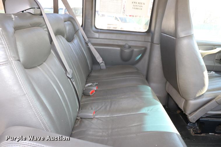 image for item EC9397 2005 Chevrolet Express 3500 Extended van