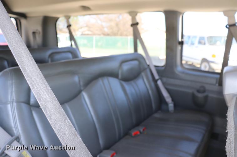 image for item EC9397 2005 Chevrolet Express 3500 Extended van