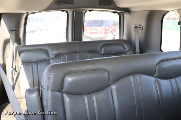 image for item EC9397 2005 Chevrolet Express 3500 Extended van