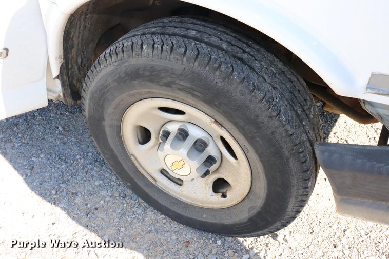 image for item EC9397 2005 Chevrolet Express 3500 Extended van