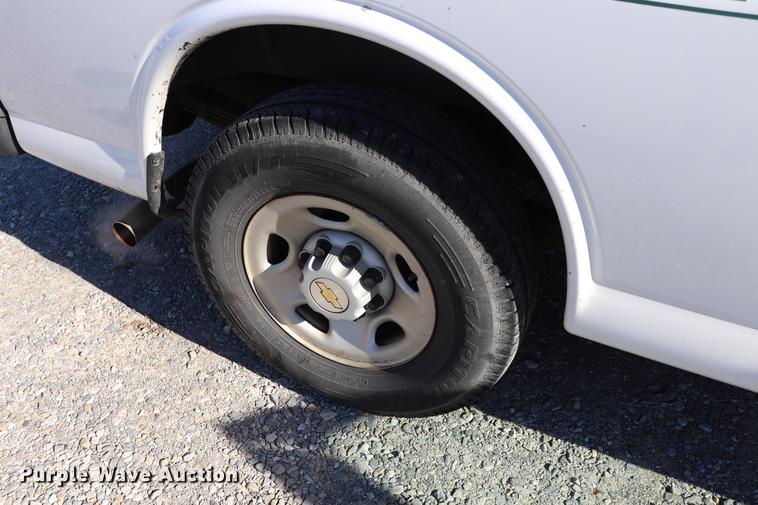 image for item EC9397 2005 Chevrolet Express 3500 Extended van
