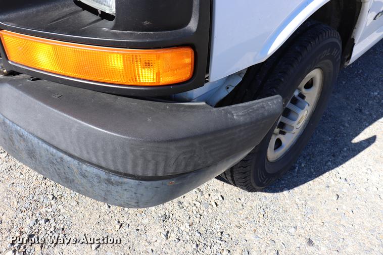 image for item EC9397 2005 Chevrolet Express 3500 Extended van