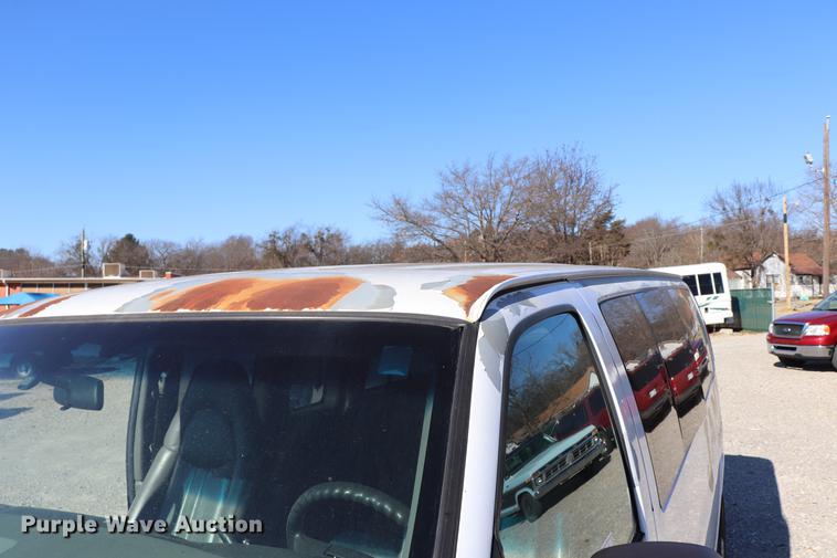 image for item EC9397 2005 Chevrolet Express 3500 Extended van