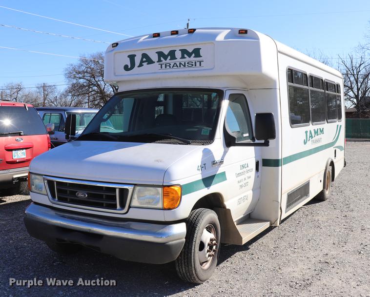 image for item EC9399 2006 Ford Econoline E450 shuttle bus