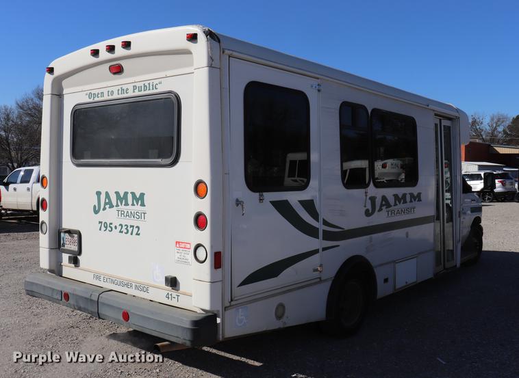 image for item EC9399 2006 Ford Econoline E450 shuttle bus