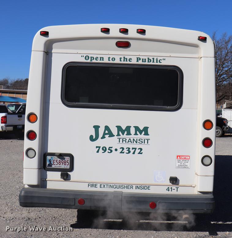 image for item EC9399 2006 Ford Econoline E450 shuttle bus