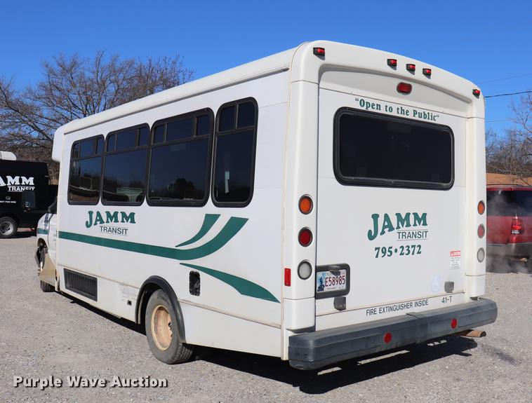 image for item EC9399 2006 Ford Econoline E450 shuttle bus