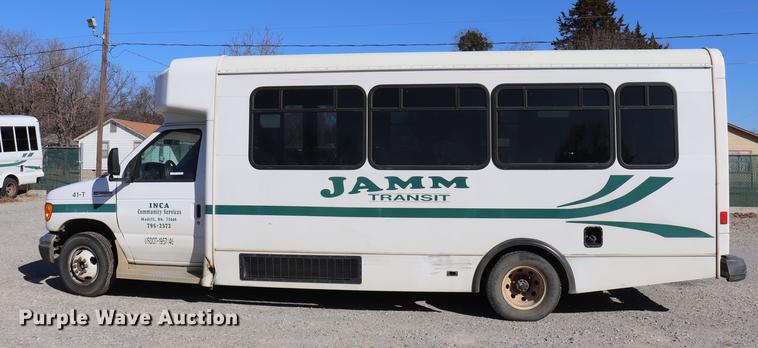 image for item EC9399 2006 Ford Econoline E450 shuttle bus