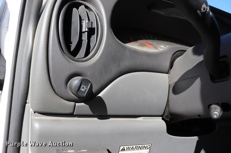 image for item EC9399 2006 Ford Econoline E450 shuttle bus