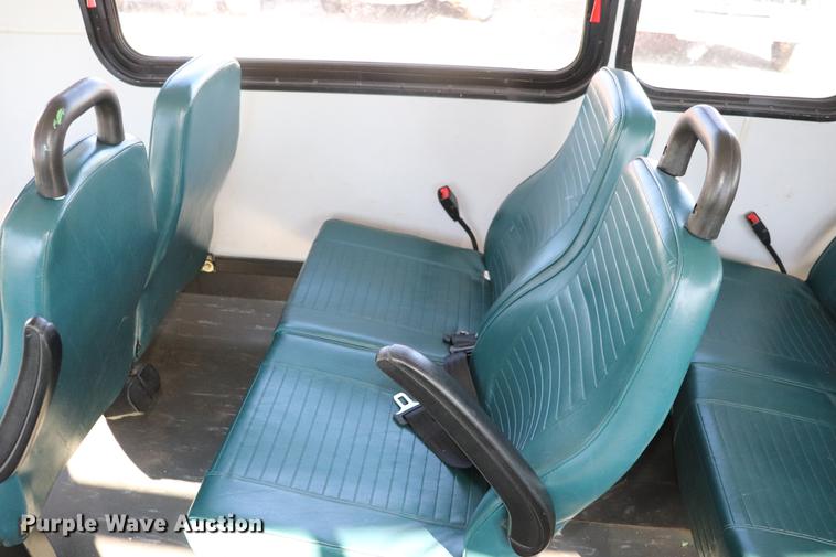 image for item EC9399 2006 Ford Econoline E450 shuttle bus