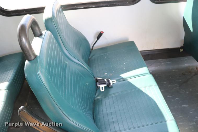 image for item EC9399 2006 Ford Econoline E450 shuttle bus