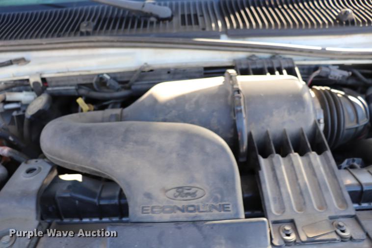 image for item EC9399 2006 Ford Econoline E450 shuttle bus