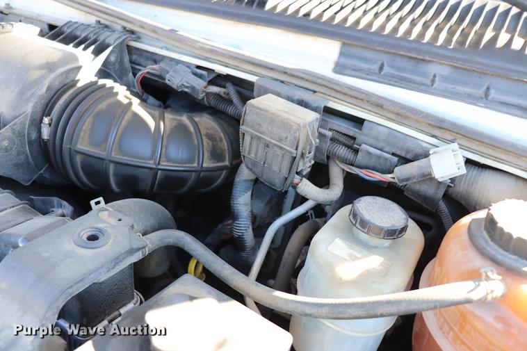 image for item EC9399 2006 Ford Econoline E450 shuttle bus