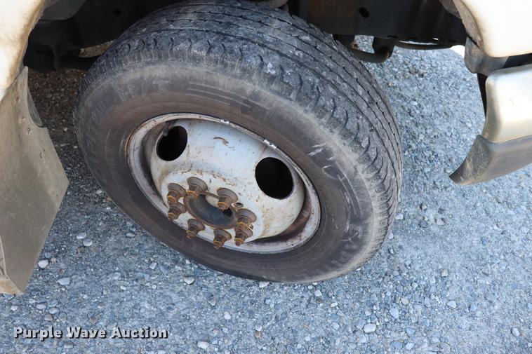 image for item EC9399 2006 Ford Econoline E450 shuttle bus