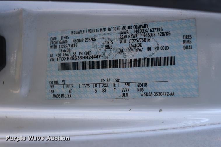 image for item EC9399 2006 Ford Econoline E450 shuttle bus