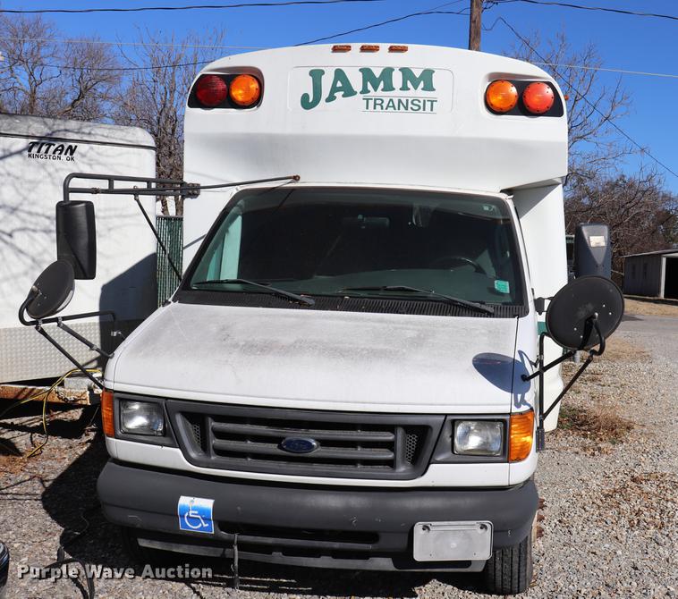 image for item EC9400 2005 Ford E450 shuttle bus