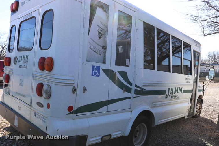 image for item EC9400 2005 Ford E450 shuttle bus