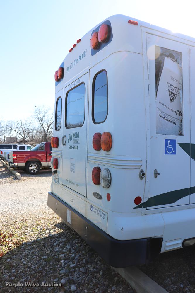 image for item EC9400 2005 Ford E450 shuttle bus